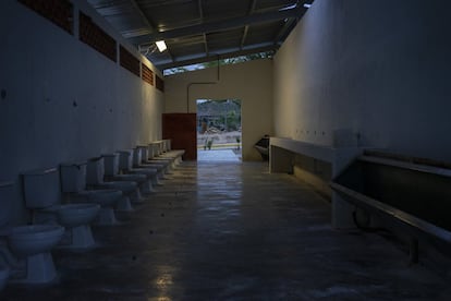 Uno de los baños comunes que se utilizaban en esta instalación penitenciaria.