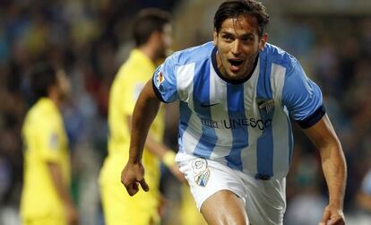 Santa Cruz celebra el primer gol del Málaga.