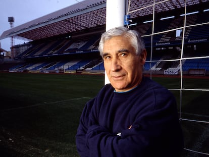 Arsenio Iglesias, en el estadio de Riazor en La Coruña, en marzo de 1994.
