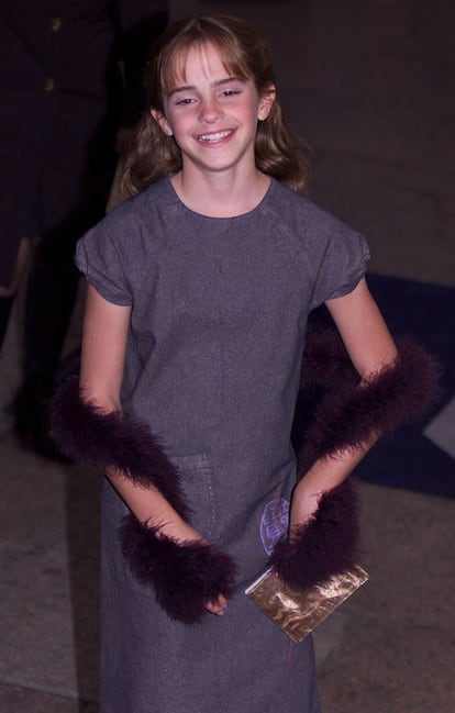 Emma Watson tinha 11 anos quando foi à estreia de ‘Harry Potter e a Pedra Filosofal’. Apesar de a moda ter mudado muito em 16 anos, a atriz já demonstrava, naquela época, que gostava de se vestir bem e que tinha um estilo próprio.