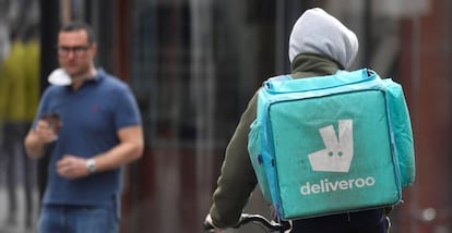 Un repartidor de Deliveroo por las calles de Londres