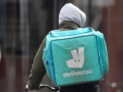 Un repartidor de Deliveroo por las calles de Londres