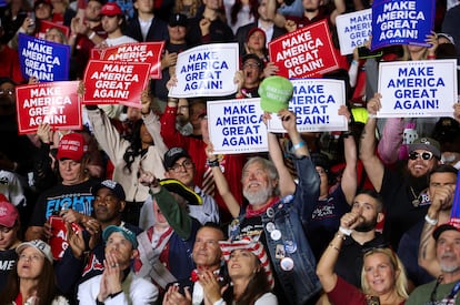 Seguidores de Donald Trump durante un mitin en Allentown, Pensilvania, este 29 de octubre.