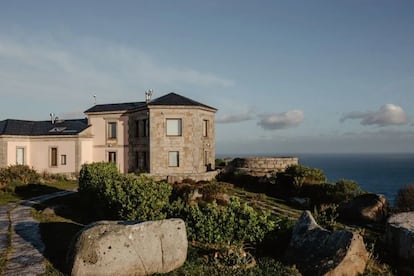 Se trata de una construcción militar de los años 20 del siglo XIX empleada para comunicarse con los barcos mediante señales con banderas. Desde 2002  es un hotel que combina piedra y madera en todas las dependencias y la naturaleza en todo su contorno.
Precio: desde 56 euros la noche para dos.