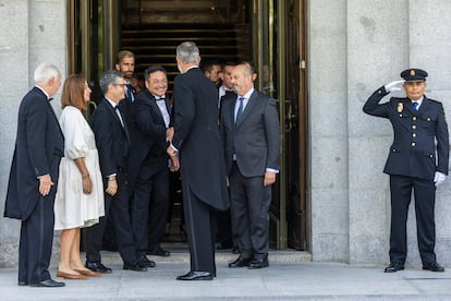 El rey Felipe VI saluda al fiscal general del Estado Álvaro García Ortiz, este jueves en la apertura del año judicial. 