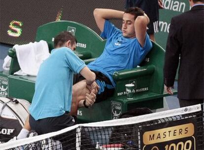 El tenista murciano acaba el partido ante Nadal con calambres