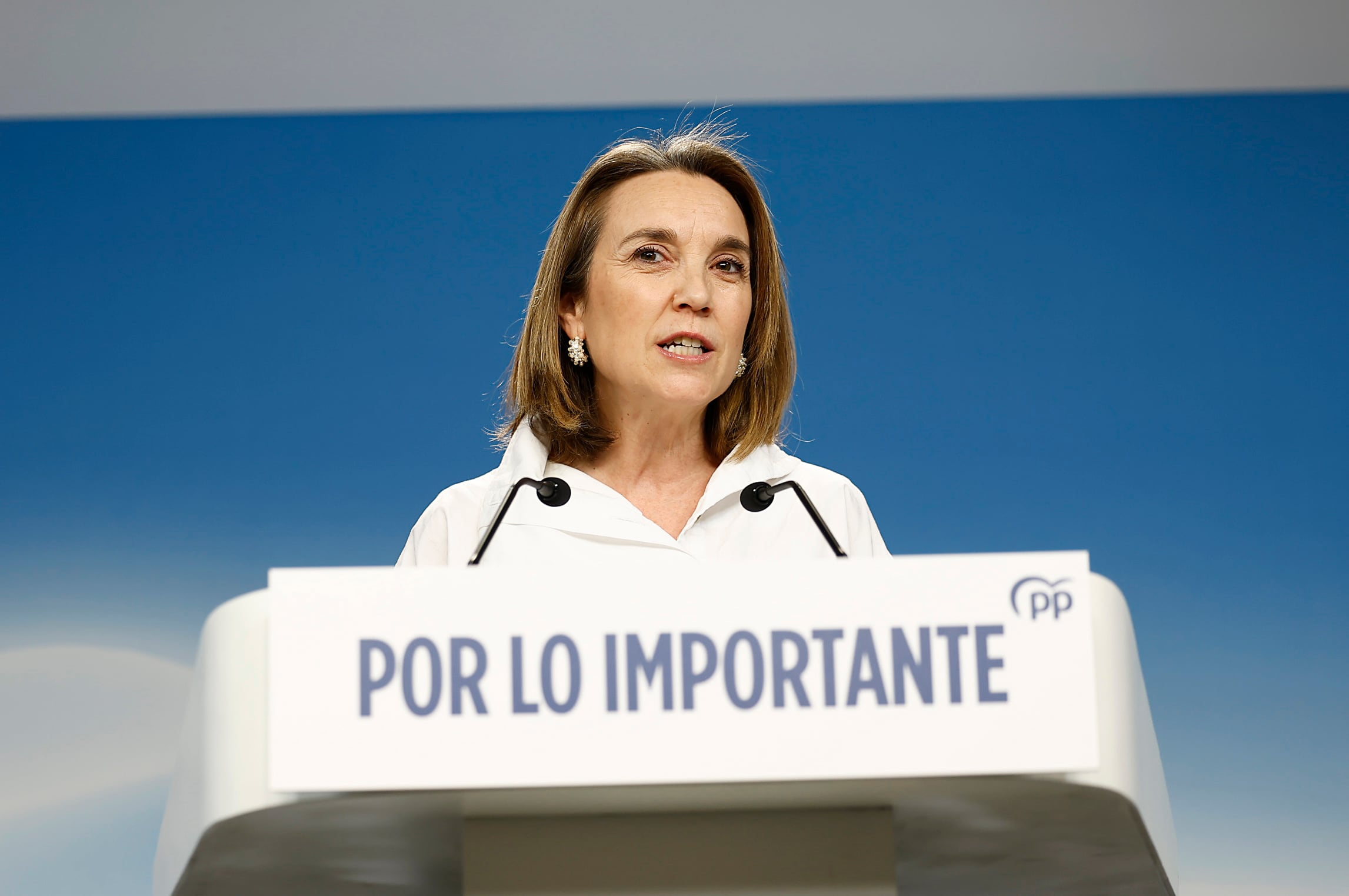 La vicesecretaria de Regeneración Institucional del PP, Cuca Gamarra, durante la rueda de prensa ofrecida este lunes tras la reunión del Comité de Dirección de la formación.