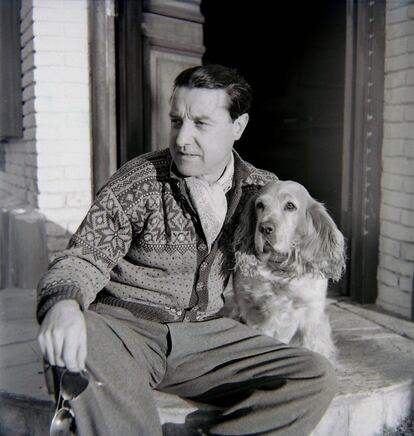 Retrato.José Suárez con su perro Mambrino en Punta del Este