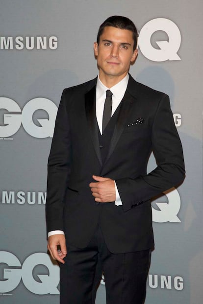 Álex González, elegido Mejor Actor de este 2013, con un esmoquin de Dolce & Gabbana.
