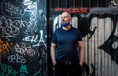 José Vela, del Colectivo de Lesbianas, Gais, Transexuales y Bisexuales de Madrid, este miércoles en una calle de la capital.