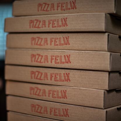 Cajas de pizza del restaurante pizza Felix en Ciudad de México el día 17 de abril de 2024.