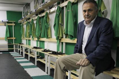 Rafael Gordillo, fotografiado en el vestuario del Betis en el Benito Villamarín.