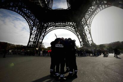 Minuto de silencio en la Torre Eiffel