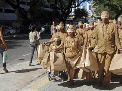 Estudiantes de comunicación durante una manifestación en São Paulo.