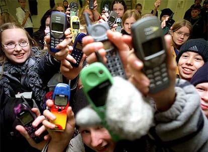 Teléfonos moviles en una escuela de Helsinki (Finlandia).