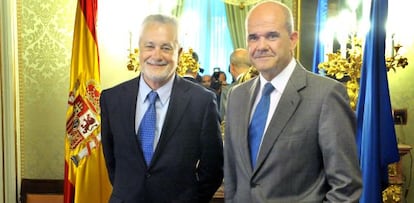 Los expresidentes de la Junta andaluza José Antonio Griñán y Manuel Chaves, en 2011.