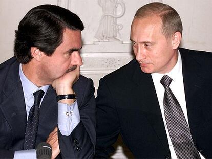 José María Aznar y Vladímir Putin, durante un encuentro bilateral en el Kremlin en mayo de 2001.