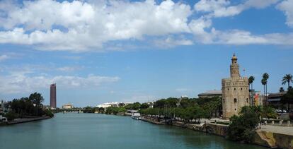 El río Guadalquivir a su paso por la ciudad.