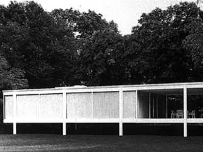 La <i>casa flotante</i> está situada en una zona boscosa del Estado de Illinois, Estados Unidos.