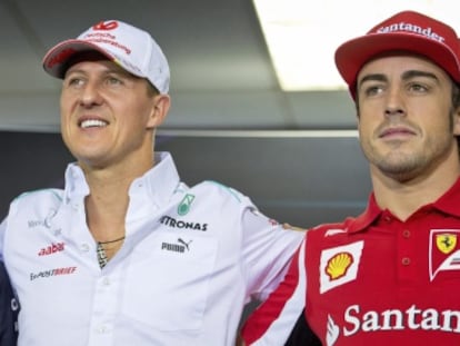 Vettel, Schumacher y Alonso posan para los medios.