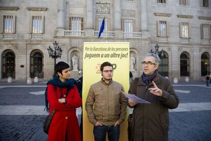 Xavier Monge, en el centro, durante la campa&ntilde;a municipal del 2011.