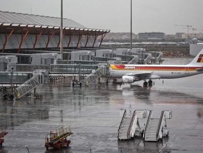 Vista del exterior de la terminal T4 del aeropuerto de Barajas, en Madrid.