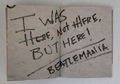 'Beatlemania', un pequeño graffiti en la pared exterior de los Abbey Road Studios.