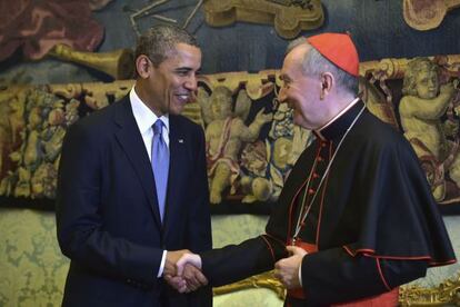 El secretario de Estado del Vaticano, Pietro Parolin, saluda a Obama