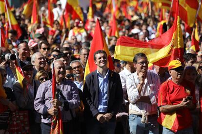 Pablo Casado, en la manifestación por la unidad de España convocada en la plaza de Colón de Madrid tras el referéndum ilegal sobre la independencia de Cataluña del 1-O, en octubre de 2017.