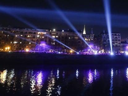 Vista del acto de inauguraci&oacute;n de la Capitalidad Cultural Europea San Sebasti&aacute;n 2016 en el puente de Mar&iacute;a Cristina.