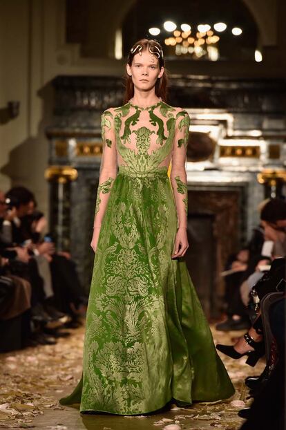 Valentino  : Runway &#8211; Paris Fashion Week &#8211; Haute Couture Spring Summer 2016