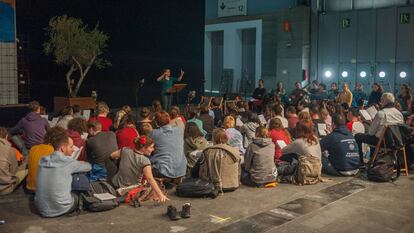 Jóvenes participando en los encuentros de Taizé, en Madrid.