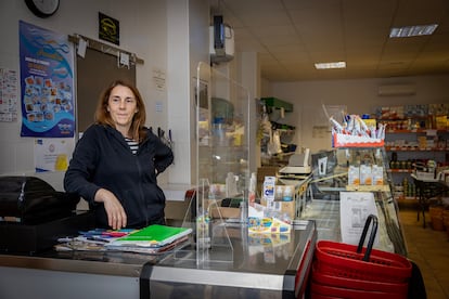  Almudena Salvatierra, en su tienda.