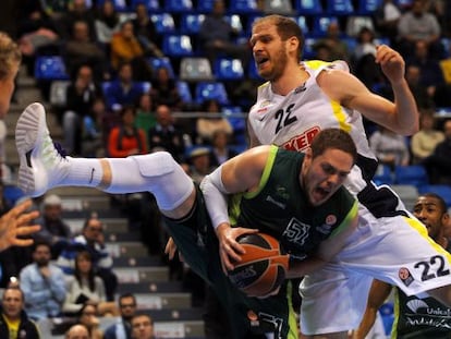 Stimac gana un rebote ante Luka Zoric