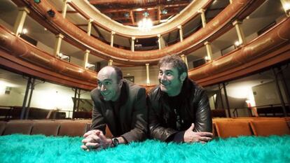 Sergi López (derecha) y Jorge Picón, en el Corral de Comedias, de Alcalá de Henares.