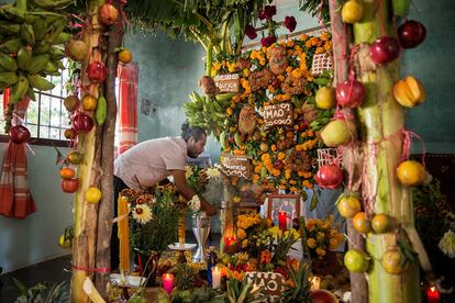 Una ofrenda dedicada a familiares en el municipio de Juchitán, Oaxaca.