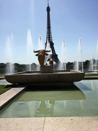 París. Fuente y estanque en el Trocadero, una de las mejores vistas de la torre Eiffel y de las más visitadas.