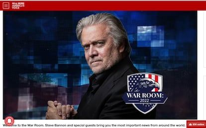 Steve Bannon, el polémico exasesor de Donald Trump, en una de sus emisiones recientes de su programa 'War Room' (Cuarto de guerra) en la plataforma de Real America’s Voice.