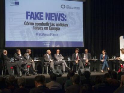 Representantes de la alianza de periódicos LENA y eurodiputados debaten en Madrid sobre cómo combatir las noticias falsas en el foro Fake News
