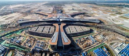 Vista aérea del nuevo aeropuerto de Pekín, en construcción.