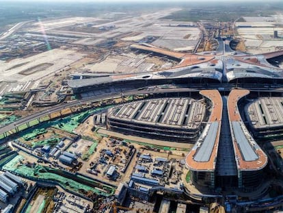 Vista aérea del nuevo aeropuerto de Pekín, en construcción.