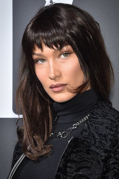 Bella Hadid resucita el flequillo que triunfó a principios de siglo.