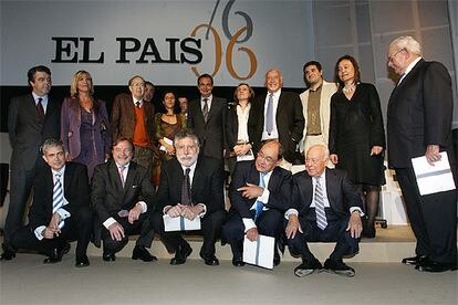 Jos Mara Vidal Beneyto, director del Colegio de Altos Estudios Europeos de Pars, ha presidido el jurado, del que tambin formaba parte la escritora Luisa Castro, la periodista Julia Otero, el director de Le Monde, Jean Marie Colombani, y los tres directores que ha tenido el diario EL PA?S desde su fundacin: Jess Ceberio, Joaqun Estefana y Juan Luis Cebrin.