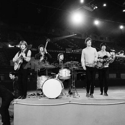 Brian Jones, Bill Wyman, Charlie Watts, Mick Jagger y Keith Richards, de izquierda a derecha, durante un ensayo en abril de 1964.