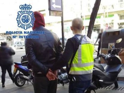 Momento de la detención de los supuestos líderes de la banda.