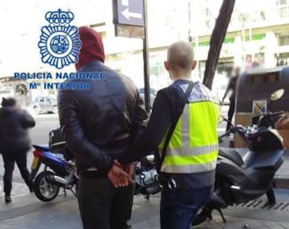 Momento de la detención de los supuestos líderes de la banda.