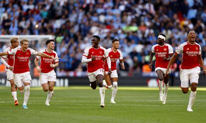 Los jugadores del Arsenal celebran el triunfo ante el City en los penaltis.