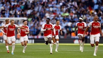 Los jugadores del Arsenal celebran el triunfo ante el City en los penaltis.