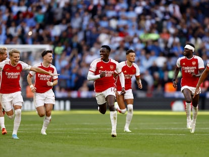 Los jugadores del Arsenal celebran el triunfo ante el City en los penaltis.