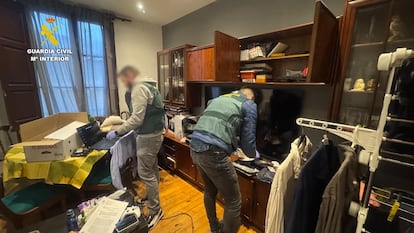 Registro de una vivienda en búsqueda de pornografía infantil.